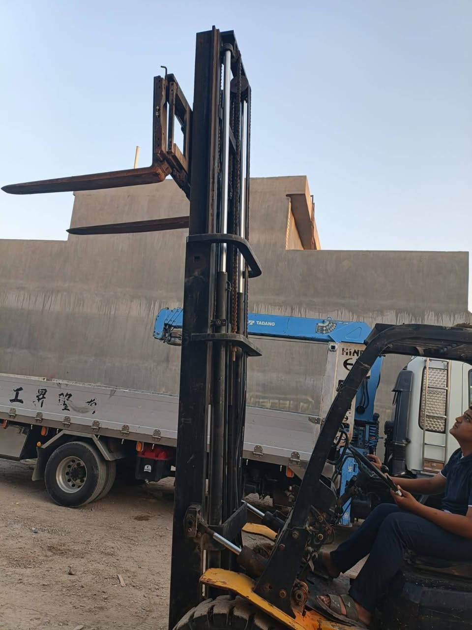 السلام عليكم مكلف بالنشر
رافعة شوكية ٣ حركات ٣ طن نظيفة مكينة نظيفة
المكان بغداد منطقة الباوية 
‏‪***********‬‏
