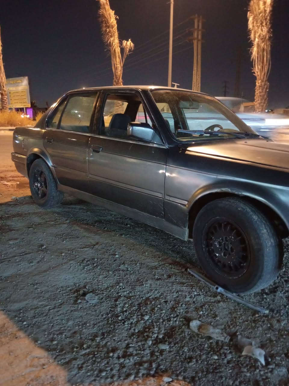 بيئم محرك وينجي  كير اتو.  دواخل حلوه حداديه جديده. جام يصعد ينزل. سياره حلوه. بيها نواقص بسيطه   مكانها النجف.  شعدك مراوس. تعال. خاص او اتصل او علق.  وذا بيع ١٧ مجال بسيط.  فقط مكاتبه اسويلك 
***********
