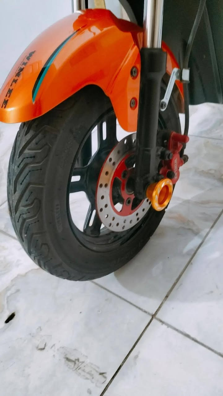 دراجه شحن ار 9برتقالي دراجه مصارلها شهرين من طالعه من الوكيل دراجه كامله والله العظيم تعال وسوق 

سعر475وبيها مجال حك الجيه 

العنون خمسيل حي طارق 

الرقم***********
