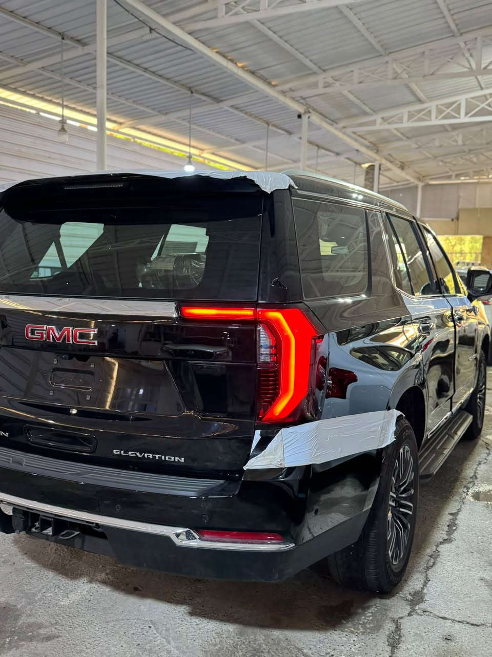 جمسي يوكن الفيشن 2026 زيرو
 حجم المحرك 5.3 V8 

 مفتاح التشغيل بصمة  

 تشغيل عن بعد 

بنوراما فتحت سقف

حساسات أمامية 

حساسات خلفية 

لايت زينون + LED 

 دخول بصمة ذكي 

 حجم الاطار R20 

 اشارة في المرايا الجانبية وكهرباء 

 ا ABS 

 دشبول شاشة ديجيتال 

 شاشة Apple Car play 

 سماعات سستم صوت شركه BOSE

 كاميرا دوارة 

لانارة الداخلية LED  

 مثبت السرعة Cruise 

 المودات والاوامر الصوتية 

 ا Bluetooth / T YPCE 

مخرج منفذ الطاقة 

مكان السياره بغداد 

واي استفسار ***********
