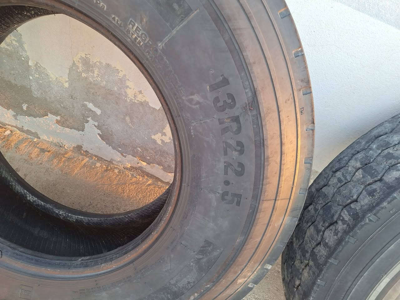 اخوان سلام عليكم للبيع اطارات صيني اودمن 13R22.5
نظافة ١٠٠/٨٠ ديالى العظيم الستفسار ***********/***********
