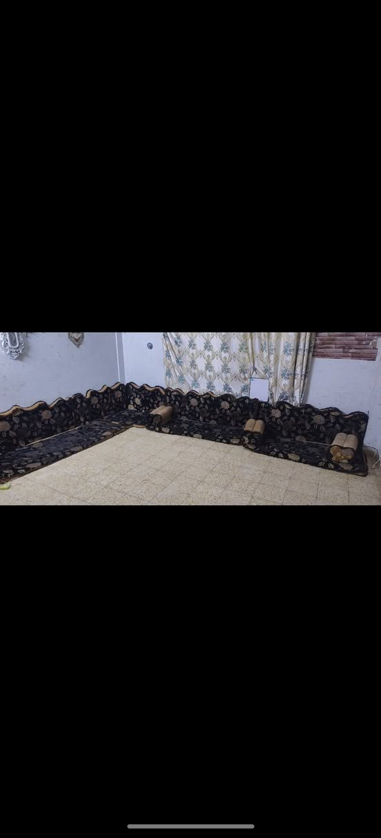 ديوان عشر متر أكثر سفنج ٨٠ إلف مبرده كلشي شغال واتربم دبل نضيفه مع حلفات ماناقصه شي سعر ٧٥ رقمي *********** عنوان كركوك قرب العلوه
