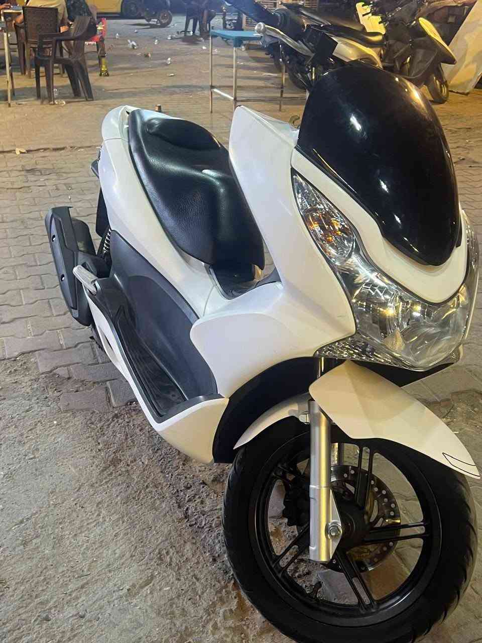دراجه بي سي اكس جيل اول كفاله عامه على وضع المزاد
مكفوله من تاير التأير 
ماشيه ١٧الف 
اخوان دراجه كفاله عامه من كلشي شرط اسنفج مالتهه بعدهه بي 
مكاني بغداد طالبيه 
***********
