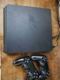 Ps4 1 تيرا  اونلاين  مع يدات اثنين  سعر البلي ٢٠٠ الف  ملاحظة اسعار ال...