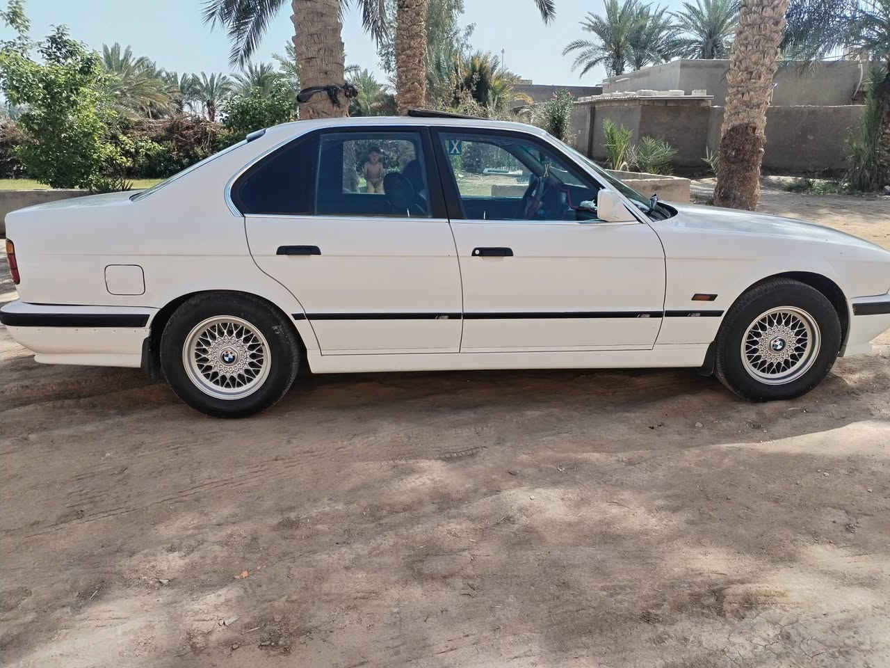 للبيع بي ام مديل 89 سياره مابيه ضربه صبغ جماليه فقط 525 مكلف بنشر تفاصيل على رقم راعيه ***********
