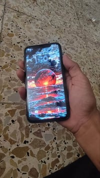 آيفون ١١ ١٢٨ • بطارية ٦٦ • شاشة مضروبة