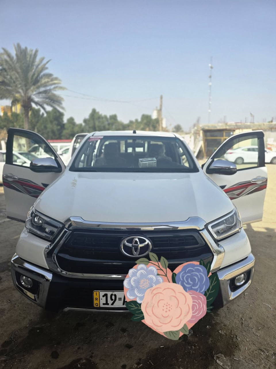 تويوتا هايلوكس ٢٠٢٥ فول مواصفات  للبيع السيارة مكفوله بالكامل عدا حصوايه ضربتها ع الدولي موضحه بالصوره ماشيه ٧٠ الف رقم كربلاء السعر ٣١٠ وبيهه مجال بسيط حك الجيه 
للإستفسار *********** 
مكان السيارة بالحلة

