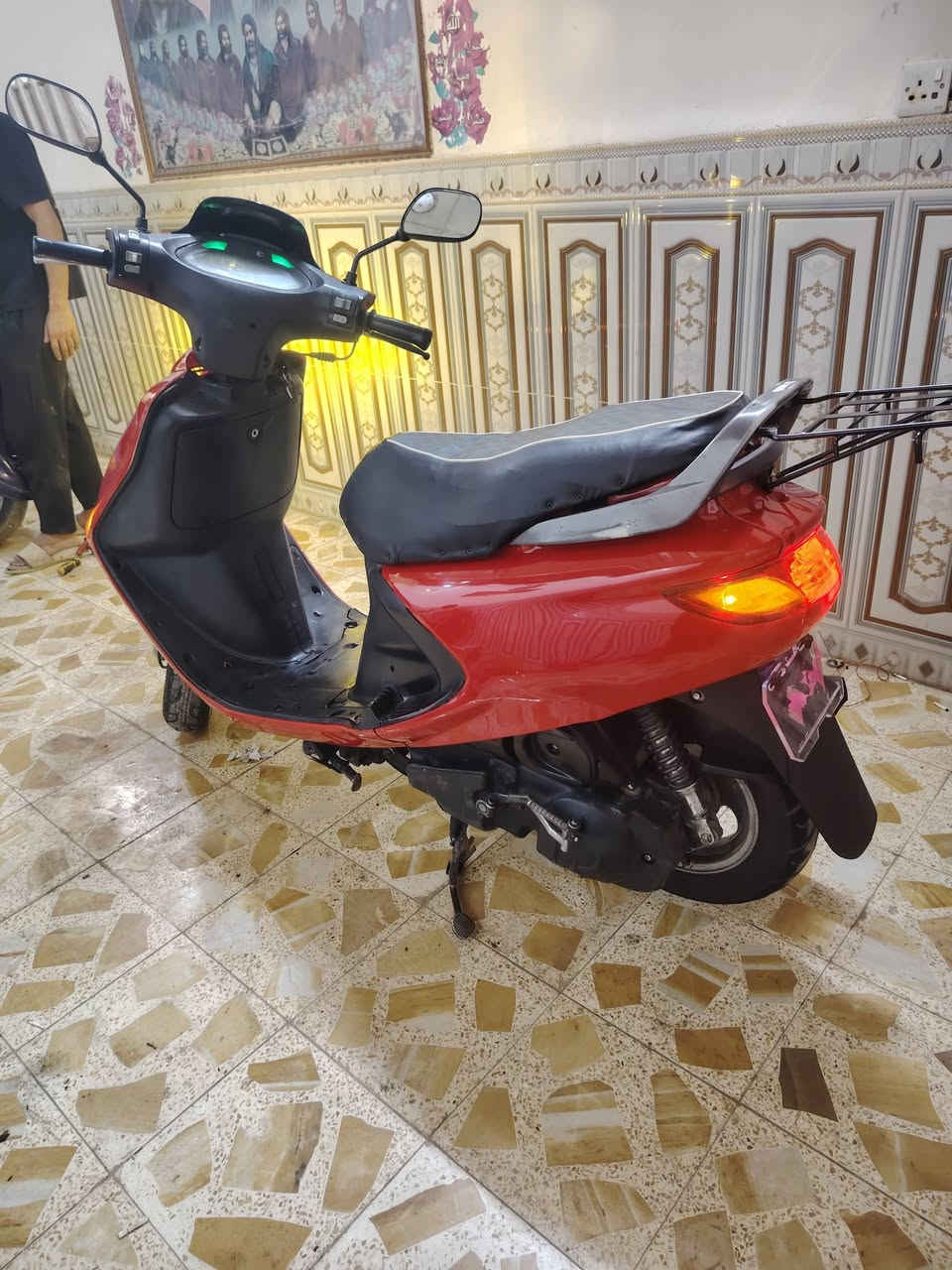 سلام عليكم دراجه فراشه مكفوله كفاله عامه دراجه بس ولفات مال جناي الدراجه كهربائيات كله شغاله هندر نكره سلف نكره دراجه شوفت عينك مال جناي سعره ٤٥٠ وبيها مجال حك الجيه *********** عنواني كوفه عباسيه

