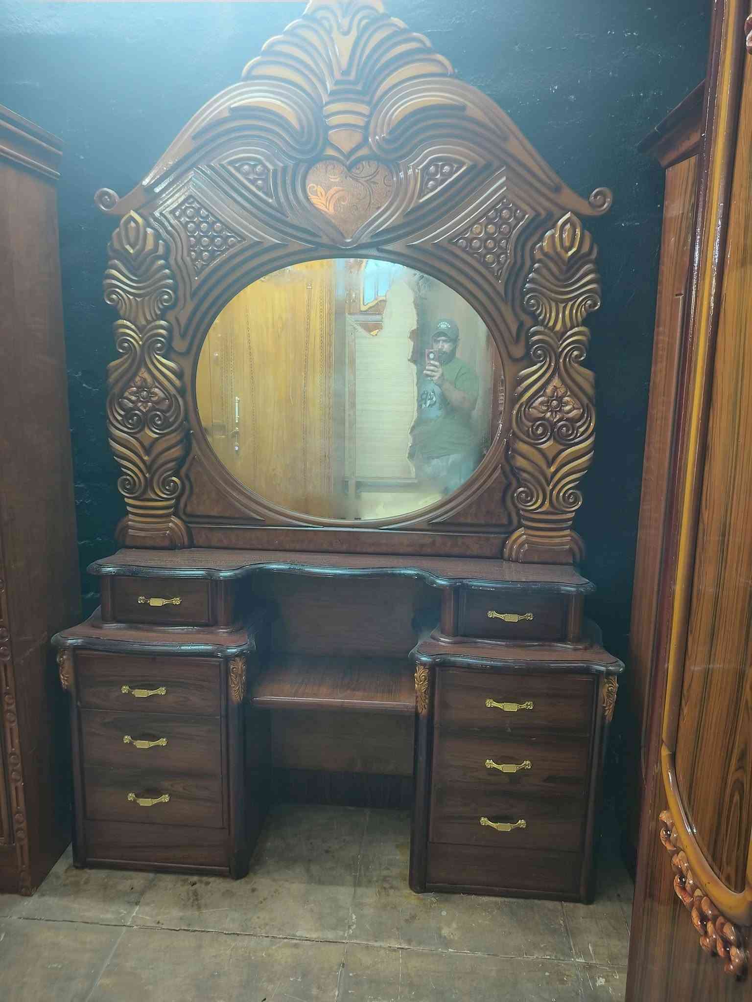 غرفة ٦باب محلق اخت الجديدة مابيها اي ضرر خارج داخل صاج مكان بغداد فلكة حي النصر يوجد توصيل ***********سعر ٧٥٠
