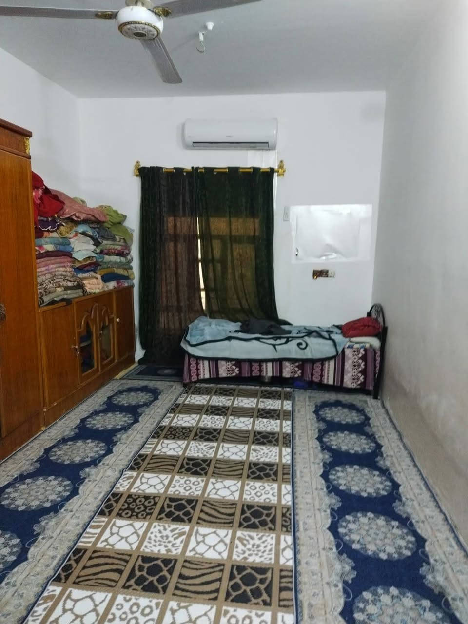 سلام عليكم بيت البيع مساحه 200 المكان حي الشعب السعر خاص الاستفسار انتصل ***********
