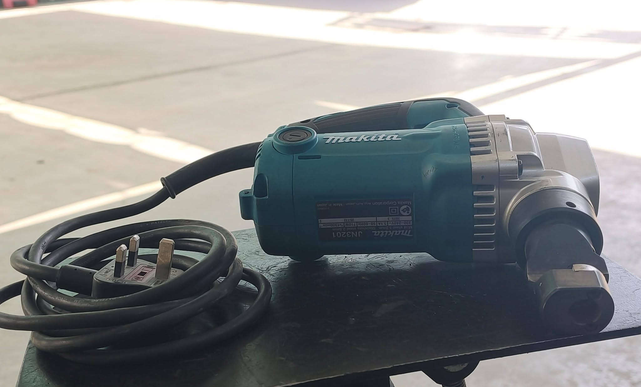 🔥 للبيع: مقص حديد كهربائي ماكيتا (Makita JN3201) أصلي بحالة ممتازة
إذا كنت تبحث عن القوة والدقة في قص الحديد والصاج والمعادن، فهذا المقص الاحترافي هو الخيار المثالي للورش والأعمال الثقيلة!
✨ المواصفات:
الماركة: ماكيتا (Makita) – ياباني أصلي.  
الموديل: JN3201.  
الاستخدام: قص الحديد والصاج والستانلس ستيل بكل سهولة ودقة.  
الحالة: نظيف جداً بحالة ممتازة وجاهز للعمل مباشرة (كما موضح بالصور).  
💰 السعر: 225 ألف دينار (قابل للتفاوض)
📍 الموقع: بغداد – حي العدل
🚚 التوصيل: متوفر توصيل لكل المناطق
📞 للتواصل والاستفسار: *********** (أو مراسلة على الخاص)

نص مكتوب في الصور:
- للبيع: مقص حديد كهربائي ماكيتا (Makita JN3201) أصلي بحالة ممتازة! صناعة يابانية أصلية 🇯🇵 حالة ممتازة وجاهز للعمل 🛠️ قص دقيق ونظيف للحديد والصاج السعر: 225 ألف دينار قابلة للتفاوض الموقع: بغداد - حي العدل متوفر توصيل لكل المناطق للاستفسار وتفاصيل الشراء: ***********