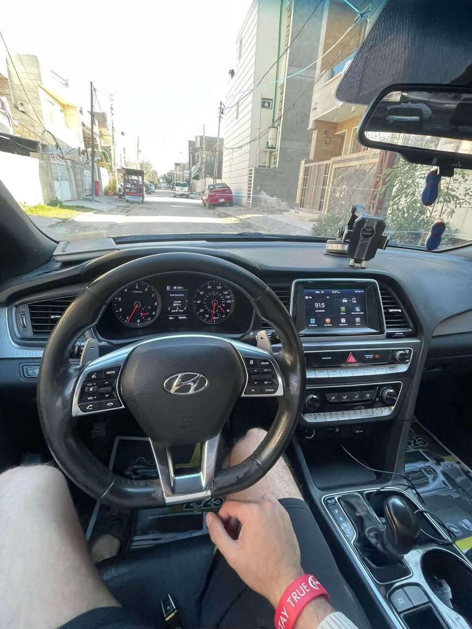 سلام عليكم سوناتا سبورت فول موصفات تحكمات جهتين شاشه جبيرة عدادات سبورت ستيرن حرف D وارد امريكي بيها جاملغات خلفيه ثنين وقبغ جنطه بدون دواخل وبدون ايرباك السياره نظيفه وكامله و مابيها اي نقص مكانها الدورة شارع ابو طياره للاستفسار  ***********

نص مكتوب في الصور:
- SULAYMANIYAH Iraq
- Ali Koge Baghdad