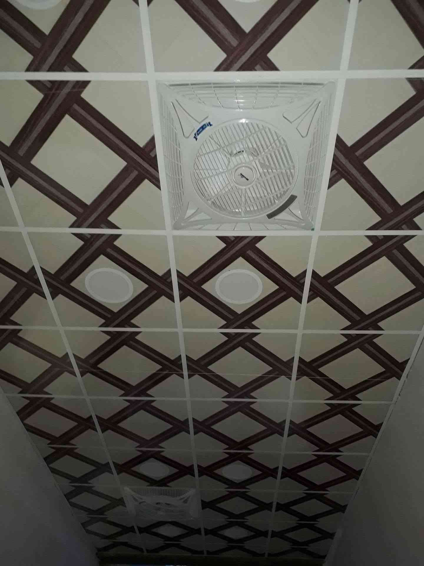 السلام عليكم شباب عمل سقف ثانوي وتغليف جدران هاذه رقمي للتواصل  ***********
