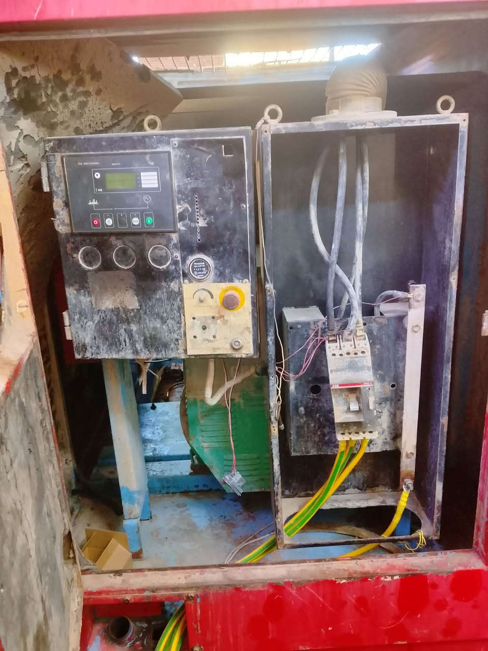 السلام عليكم
مولد دايوا كورين سيت بلاد كاتم 
راس توليد 275kv راس التوليد استندر لا ملفوف ولا مفتوح والمحرك سايس 10 بيها تبخير وتنقيص قليل 
للبيع السعر 70 وبيها مجال للإستفسار ***********
