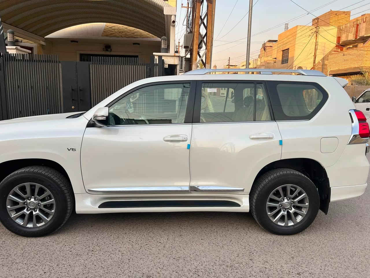 برادو vx موديل 2020  كفالة عامة من كلشي ساز ماشية 37 الف جديدة شركة للاتصال *********** بغداد البياع
