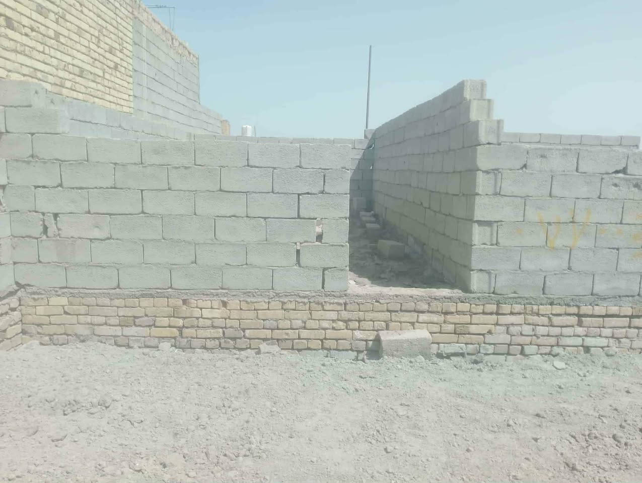 هيكل بلوك كهربائي حي جوادين نزله ثانيه مساحه 200 عله شارعين سعر ١٥ وبيه مجال بصيط قريب على حسينيه اول وحده *********** وتساب
