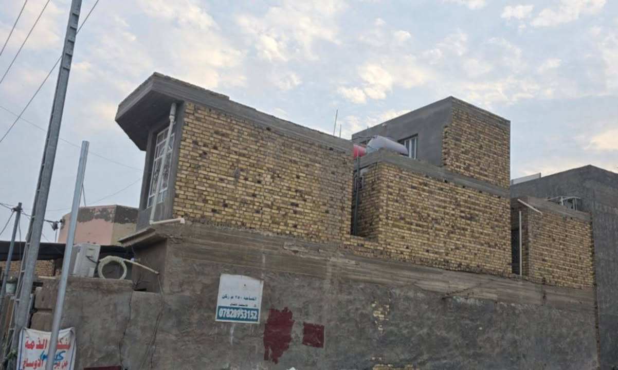 دار للبيع مساحه 100 م طابقين بناء جديد يحتوي على 3 غرف نوم طابو زراعي سند 25 مكان أبو خستاوي شارع منصور قريب على الشارع العام بيع مستعجل ***********
