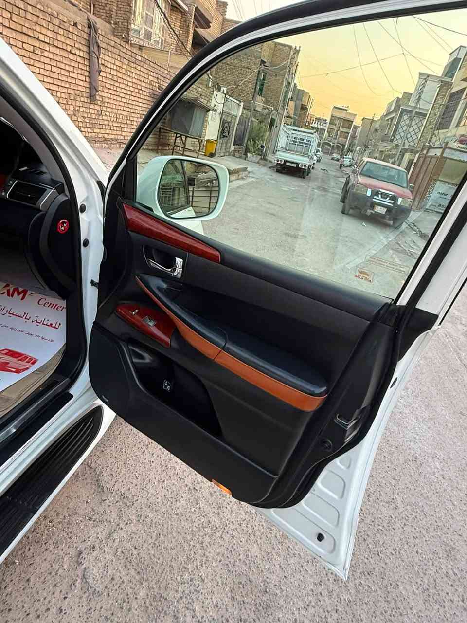 لكزز 2013 للبيع
بيها باب السايق والباب الي بعد باب السايق مبدل وبيها صبخ قليل بالهلال مال جاملغ هم جهة السايق  المكينة مفتوحة لاتنقيص ولا تبخير 

مابيها نقص كله كاملة 

السعر 31.000$

للاستفسار ***********
