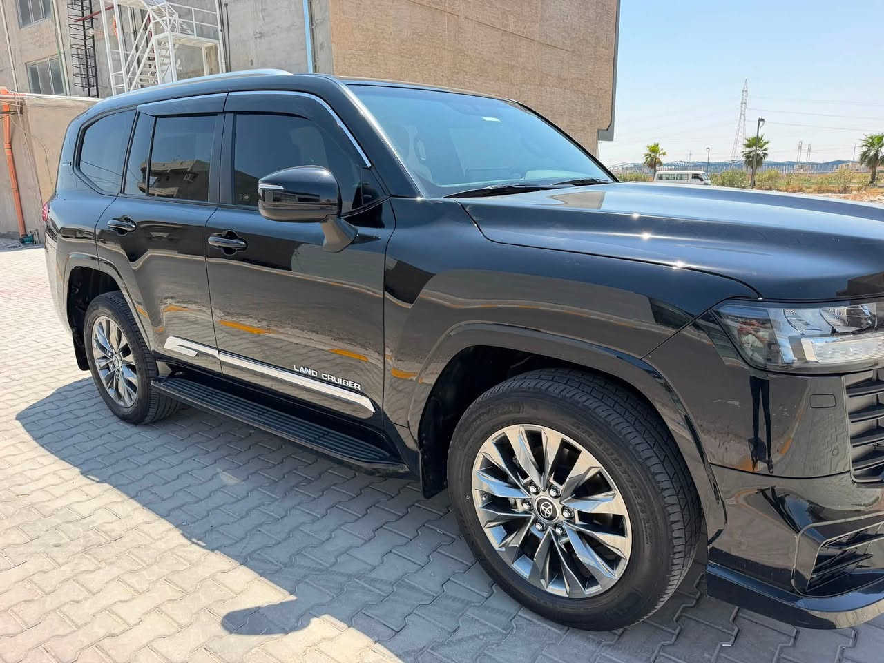 لاندگروزGXR 2024
بريم شركة المهند 
محرك 6سلندر4000
داخل جلد احمر 
2كشن كهرباء 
جنطه كهرباء
عليها لحية اماميه وخلفيه لدات لمتد
سياره مكفوله بيها رصعه كد اصبع PDR
ماشيه 50 الف حقيقي
مغلفه PPF
بيها تضليل رسمي اربيل80‎%‎
مكان تكريت 
للتواصل***********
السعر660ورقه
