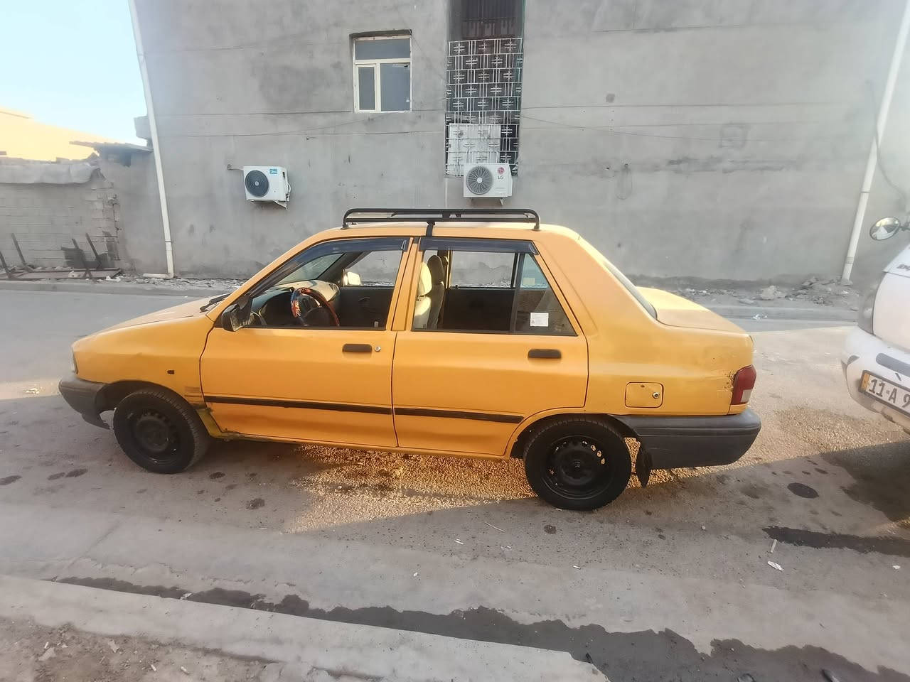 سايبه للبيع موديل 2017
محرك كفاله 
كير جديد 
الشواصي مال شركه 
تخم تايرات 
تبريد عوزه بس غاز فقط
كهربائيات نص عمر 
مابيهه لا ضربه ولا معجون ابد
صدر نضيف الدخل حلوو 
تحويل ثاني يوم 
مصفره هيئه وغرامات 
رقم بغداد 
السعر 31 وبيه مجال بسيط 
*********** واتساب 
مكاني بغداد الفضيليه
