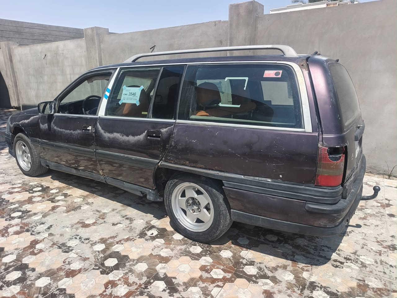 السلام عليكم 
اوبل ستيشن موديل ٩١ 
بلاديه بس بيه جراد 
محرك وكير خير من الله 
مكانه الرمادي 
السعر ٢٠ ورقه 
***********
