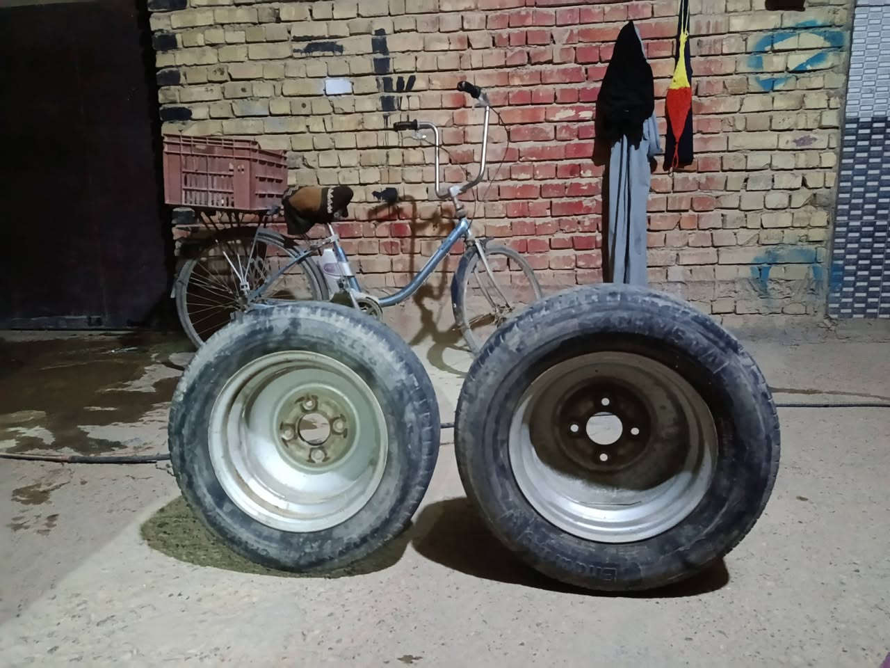 سلام عليكم
سبير و ويل صب ستوته
صقر 
مكان بغداد حي البتول
***********

نص مكتوب في الصور:
- REDMI Note 15 24mm f/1.7 1/15s ISO8000 21:20 31°23'33"N 34°32'44"E