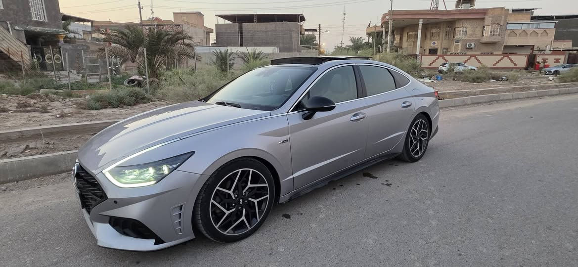 السلام عليكم هونداي سوناتا ان لاين  وارد أمريكي ( N ) N line موديل 2023 ماشيه ( 82 الف كيلو متر KM فقط ) رقم بصره معوقين  وكاله عامه لمشتري   لسياره محرك 2500 تيربو فوول فوول مواصفات حادثها جاملغ امامي بدون دواخل 
ايرباك ستيرن فقط وراجع اصلي 

المواصفات …

 سقف بانوراما 
 العجلات: 19-إنش N Line
شاشه وسطيه تدعم نظام الملاحة وتدعم كار بلاي + أندرويد اوتو 
نظام صوت Bose بـ 12 سماعة 
 شحن لاسلكي
 كشنات رياضيه مختوم بـ N
 رادار امامي وخلفي 
 نظام تحديد مسار 
 مثبت سرعة 
 نقطه عمياء
 شفتات ستيرن 
اربع انضمه قياده 
كشنات تدفئه
توقف ذاتي 

وبيها مواصفات اكثر بعد …

📍 مكانها البصرة القرنه
لاستفسار 
***********
