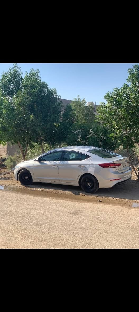 للمراوس ب تيران من18وفوك وكون  محرك2000 وحادث خلفي 
هونداي النترا  رقم وهزه وسنويه لل٣١ قبل سبوع حولتها باسمي موديل 2018 محرك2000 دوش كير ايتي محرك كير تبريد مكفولات من كل شي باتري جديد سياره ما ناقصه برغي حادث بسيط بدون ايرباك بدون دواخل ماشيه ١١٣ ولباقي  يدخل خاص ونتفاهم مكانها بابل
