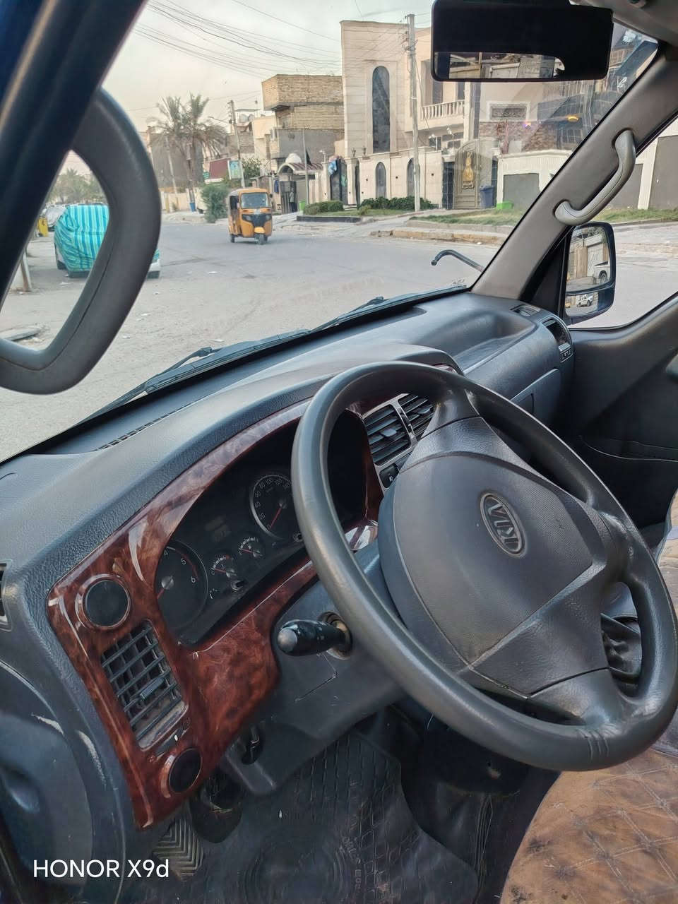 السلام عليكم شباب سياره كيه بنكو 3للبيع السياره جاهزه مكينه 300مشترك كفاله السياره من شاصي قماره بس المكينه تبخير بدون تنقيص ترايه للبصره رقم واصط بسمي تحويل مباشر رقم هاتف 📞***********@2008
