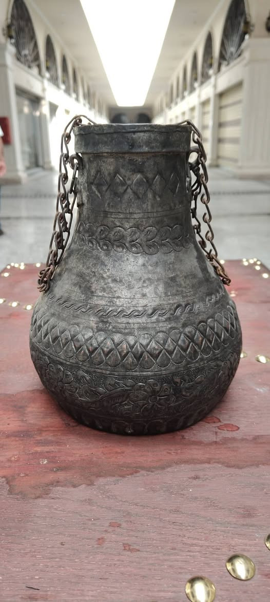 السلام عليكم
دبة دهن.  موضحه  بالصور كل التفاصيل. نقش نباتي  اكتب تم او التواصل وات ساب *********** يتوفر توصيل كافة المحافضات
