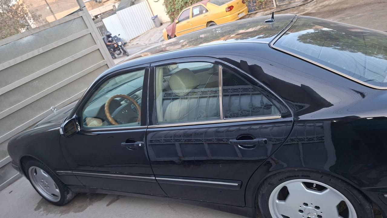 مارسيدس ام عيون موديل 2000 وارد يابان اللون اسود محرك E320 V6غرفة جلد حمصي تخم ويل 2 سايز AMG تخم تاير جديد لايتات زنون شركة كير محرك كفاله تبريد شغال ثلج السياره جديده بيهة ضربه بجاملغ الخلفي وباقي مكفول مصبوغه عام جمالي درجه اولى فرن مسجل قلاب شاشه حدادية جديده خلفي امامي سياره جاهزة من كلشي رقم بغداد ألماني شرط تحويل مكان السياره بغداد الزعفرانية وبالعافية على ياخذهة السعر105 وبيهة مجال بسيط ***********
