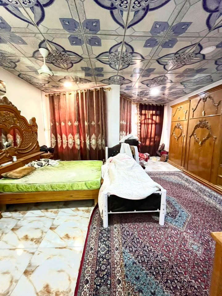 للبيع مستعجل بيت 125 متر طابو صرف طابقين صب كونكريت شارع 15 متر مفتوح على شارع البوريات موقع مميز قطاع 31 حي ميسان يحتوي الطابق الاول غرفة و صالة و مطبخ و استقبال و صحيات داخلية و خارجية و الطابق الثاني غرفتين و صالة و صحيات للاستفسار اتصل ***********
