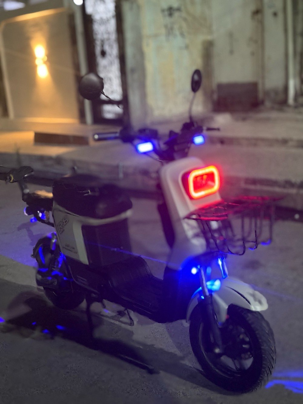 السلام عليكم ماطور R8 للبيع السعر 400 قفل الف البطاريات انضاف او شرط ما منفوخات 5 بطاريات دبل الماطور من شركه WINLEE حيدر النيار الماطور جدا نضيف او بي مجال عنواني حي النور للتواصل 0775859481