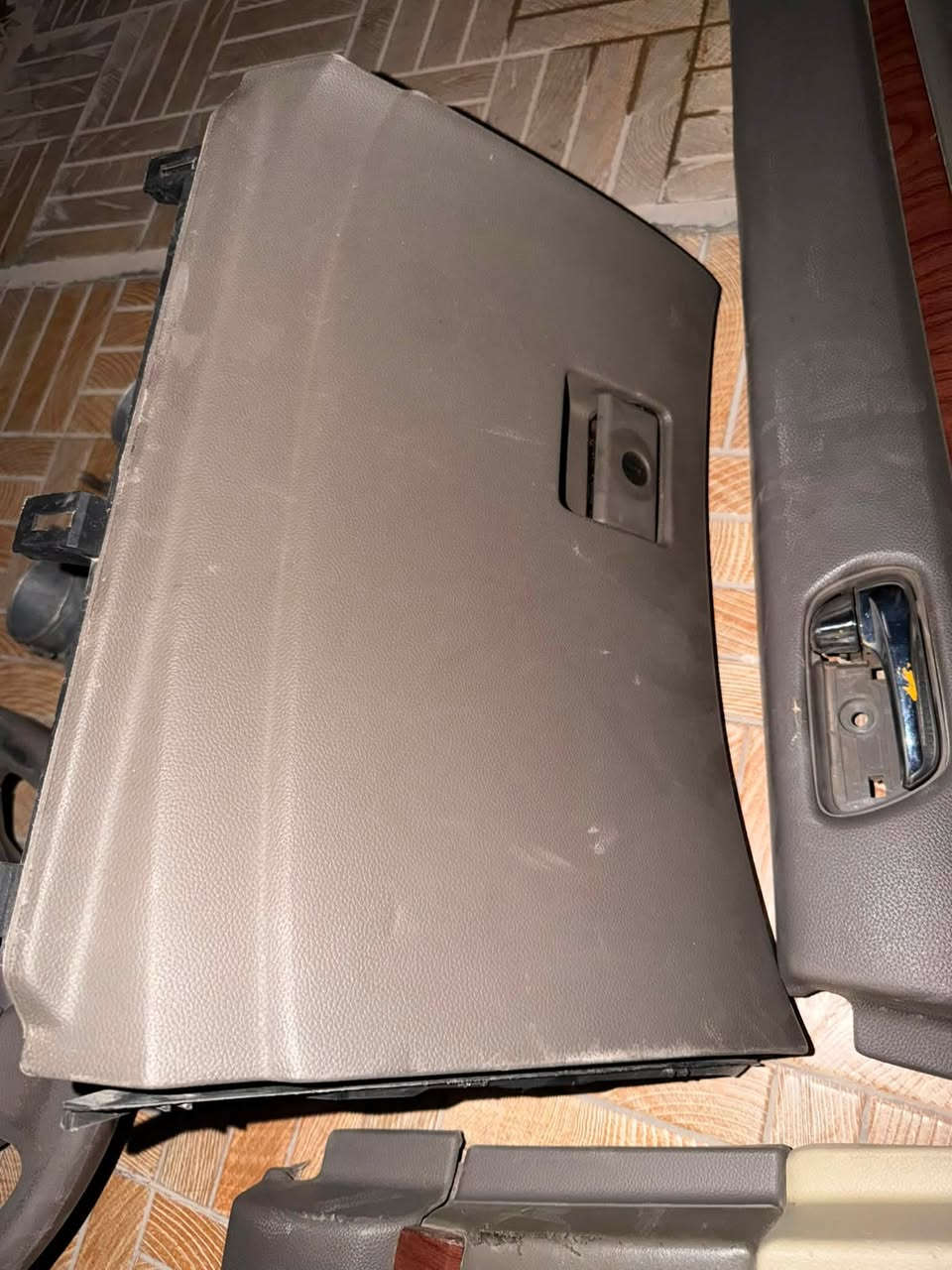 السلام عليكم الغراض للبيع ابيع شلع 
بطاين بيبان تخم كامل مال G37 
ستيرن كامل مكمل للانفنتي كله يشتغل
جويتر العدد 2 
جكمجه g37 
الكفر والدكم الفوك الستيرن g37
كلهن ب 125 الف تعال اخذهن 
ملاحضه تره بس الجويتر اكو عالم دا تبيعه ب50 
بغداد الدوره ***********
