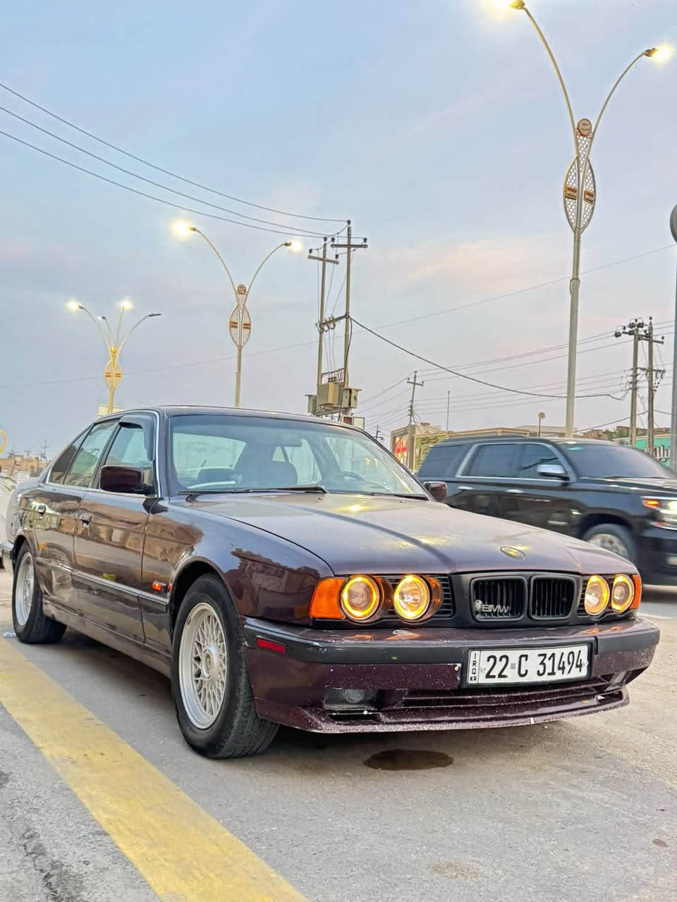 بي ام اصل 520 محرك 525 محرك وگير وأكسل بشرط اكسل خفيف تبريد امامي خلفي كهربائيات كلها كامله 
سلايد روف شغال ABS البريك شغال 
بيها معجون بالمدگر والبنيد قليل حيل 
تخم تاير جديد 
راديتر جديد وماء اصلي 
تغليف ارضيتها مانع للصوت الارضيه كلها 
ترايها وين ما يعجبك 
ملاحظه ( بشرط المداور صاحبها يريد يداور )
السنويه صار سنه صاقطه 
عنوانها ناصريه - سوق الشيوخ 
هاي كل التفاصيل سعرها 37 وبيها مجال حگ الجيه 
***********
