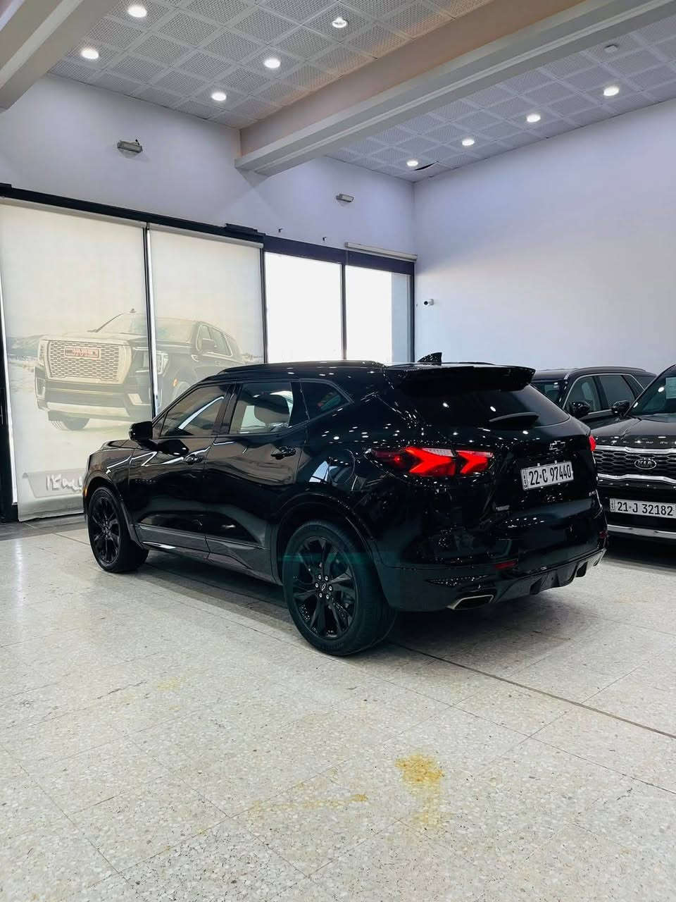 السلام عليكم 
✅ شيفروليه بلايزر 
✅ موديل 2022 
✅ رقم اربيل بأسم شركة 
✅ فئة RS
✅ فتحة سقف بانوراما
✅ المحرك: 3.6 ،  6 سلندر 
✅ بصمه تشغيل 
✅ بصمه خمس أبواب
✅ تشغيل عن بعد
✅ إشارة بالمرآة
✅ نقطه عمياء 
✅  صندوق كهرباء 
✅ تبريد خلفي 
✅ كشنات جلد
✅ كشنات تدفئه
✅ اوتو ستوب
✅ رادار اجتياز أجسام غريبة
✅ رادار نتبيه التصادم
✅ تحديد مسار 
✅ مثبت سرعة 
✅ ناقل السرعه أوتوماتيك 9 سرعات
وبعد مواصفات كثيره بيها
......................
السعر مناسب جدآ
الحادث طرف الجامىغ الامامي تم تصليحه عالبارد السيارات كفاله من الصبغ والتبديل 
علمآ صور الحادث مرفقه مع صور مابعد التصليح.
للاستفسار التواصل ***********
