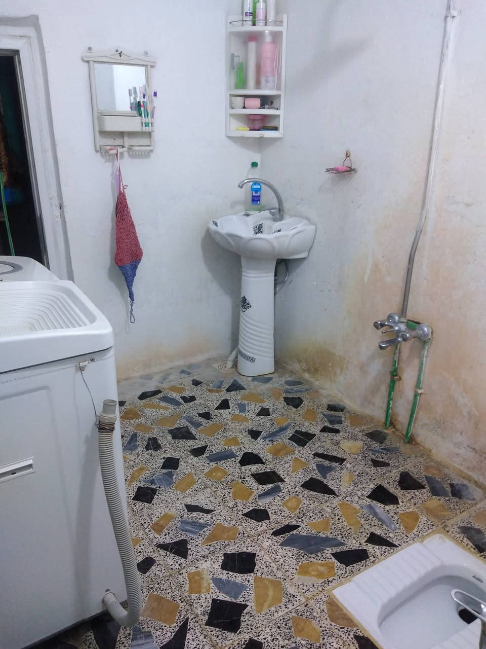 بيت للبيع 50 متر مربع طابو صرف قطاع 31 واجهه 6/50 طابقين  الاول يحتوي ع غرفه وصاله ومطبخ وحمام ومكشوفه والثاني غرفه وصاله وحمام السعر 75 وبي مجال قليل 
للاستفسار الاتصال ع الرقم ***********
