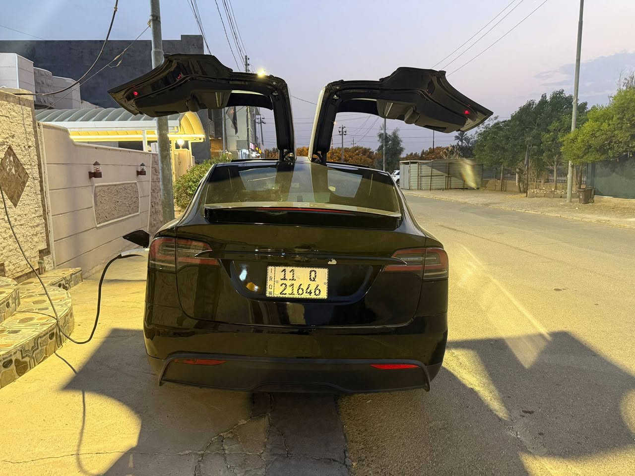 تسلا مودل اكس موديل ٢٠٢٣ ماشيه ٣٥ الف كيلو تقريبا حادثها صندوك خلفي سعرها ٣٢٠ الف دولار رقم بغداد موجوده لو ببغداد لو اربيل حسب شغلي للاستفسار على الرقم ***********

