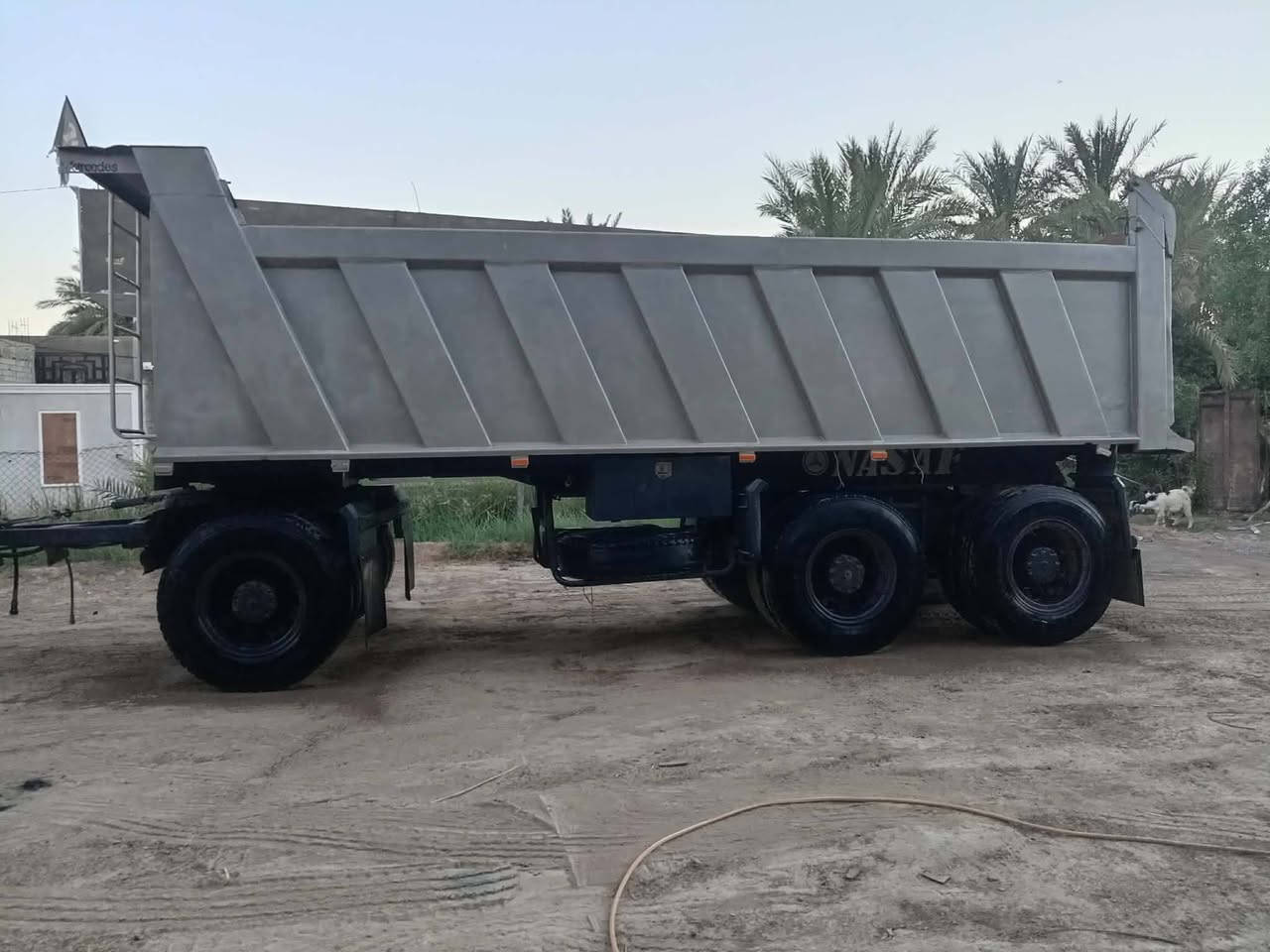 سلام عليكم عندي مقطوره للبيع شاصي 16 سرابس مقطوره شغاله مكاني حله جفل سعر 90بيه مجال ***********
