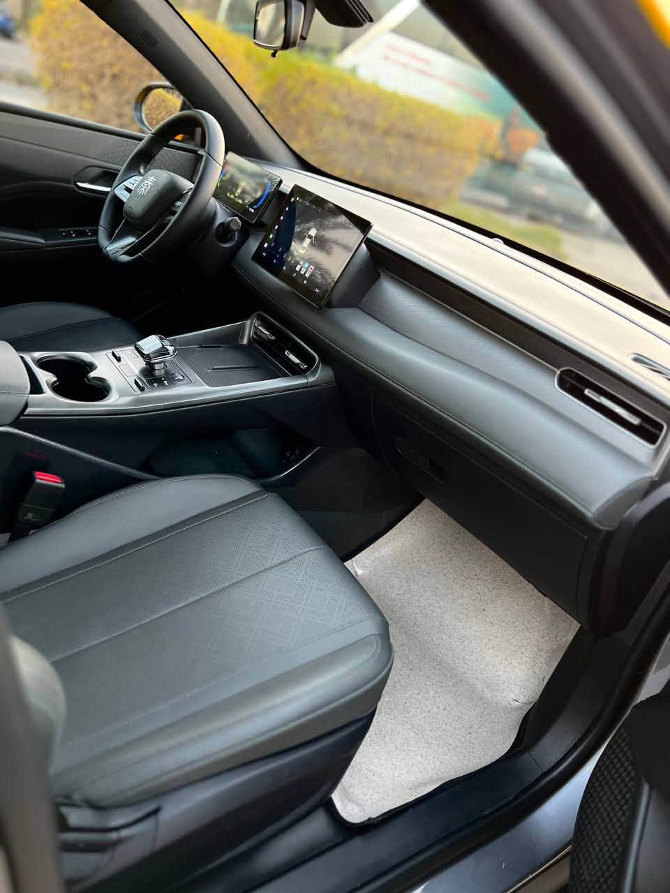 بي واي دي كن بلاس 2025 أجره
BYD Qin Plus 
رقم بغداد تحويل مباشر 
السياره على وضع الشركه كفاله عامه 
المسافه الكليه المقطوعه 19 الف كم 
المواصفات معروفه (( بانزين - هايبرد 🔋 - كهرباء⚡️)) 

بصمة وكارت وتشغيل عن بعد 
تعدد انظمة القيادة 
تحكمات استيرن جهتين 
تبريد قطعتين امامي خلفي 
كاميرا خلفيه دواره وحساسات 
ليد نهاري و الانارة ليد 
شاشة متعددة الاستخدام 
وبعد مواصفات 
ارضية مدوشمة جلد اصلي وكاعيات تفصال جلد 

السعر : 20 مليون   
الهاتف : *********** 
العنوان : بغداد 
ملاحظة :سعر التكسي ما يتقارن بالخصوصي لان التكسي اغلا

