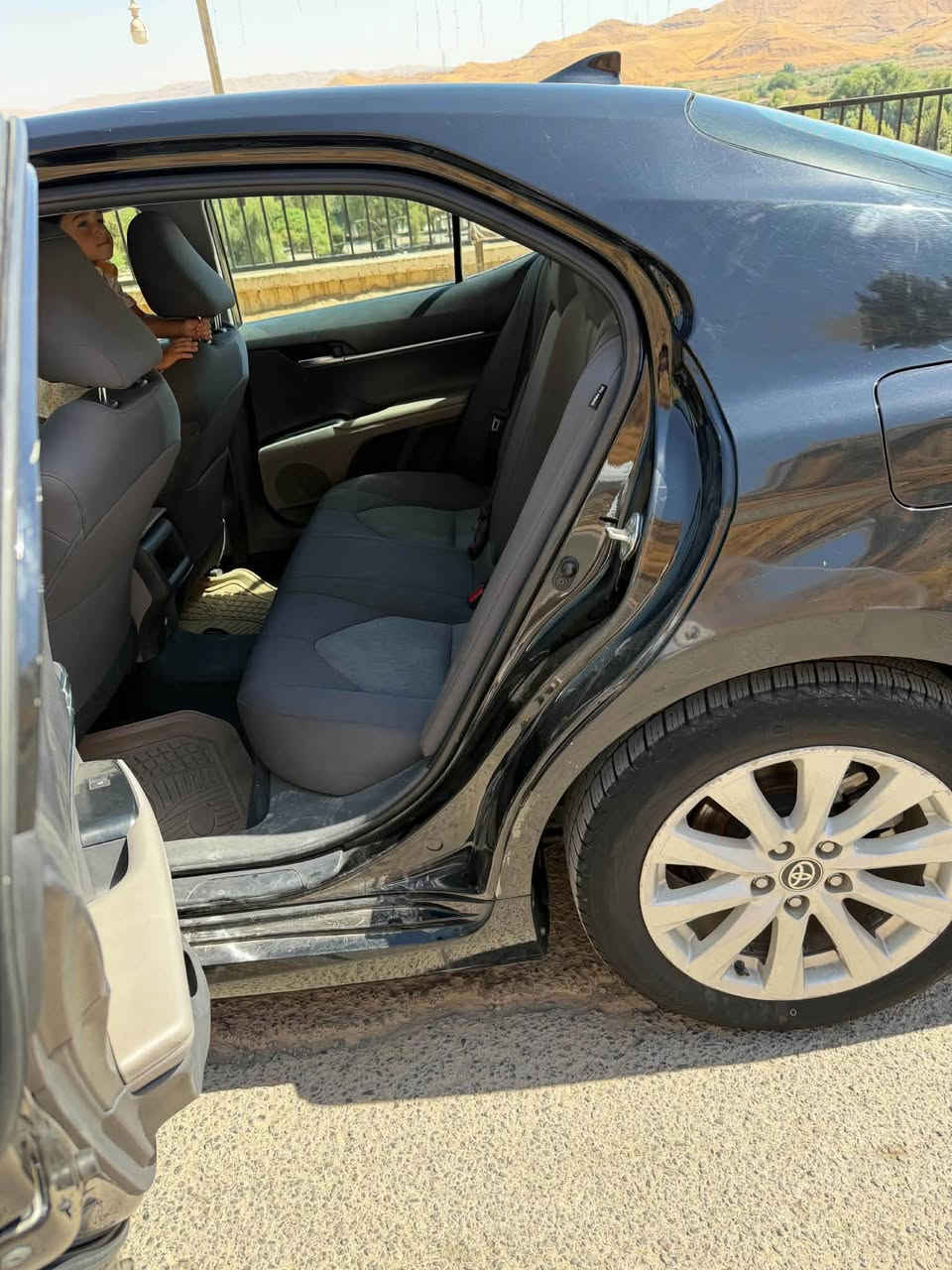 سەنەوی تازە بەسەر چوە غرامەو 
بەناوكردن بەشەرت
سەیارەكە زۆر پاكە بوڕغی تیابانەدراوە هەموو گیانی بەشەرت تەنها بۆینتو چەمەلەغێكی سبووغە ناوی نەگرتووە
*********** كويسينجاك, أربيل
