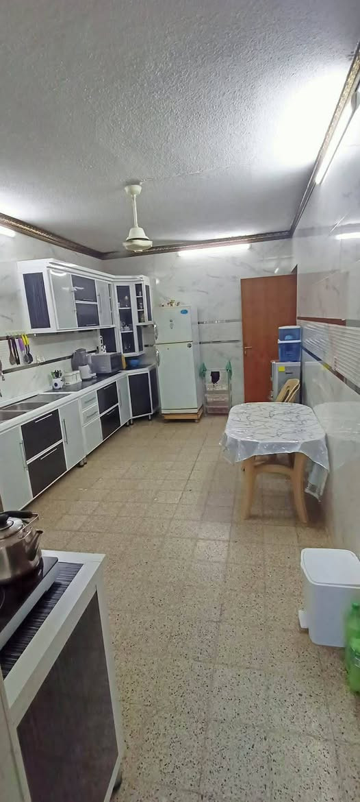 دار للبيع
حي القاهرة قرب جامع مالك الملك
مساحة 237 متر شروق تام
كراج كبير مع حديقة كبيرة 
البيت يتكون من طابقين الطابق الأول غرفة نوم و استقبال و هول و مطبخ 
و صحيات + منور 
الطابق الثاني ٣ غرف نوم و هول و صحيات 
البيت محدث سنة ٢٠١٨
سند طابو ملك صرف 
للاستفسار الاتصال على الأرقام 
*********** واتس
***********

نص مكتوب في الصور:
- CAMON 30 23mm f/1.8 1/50s ISO240
- realme Shot by aowab