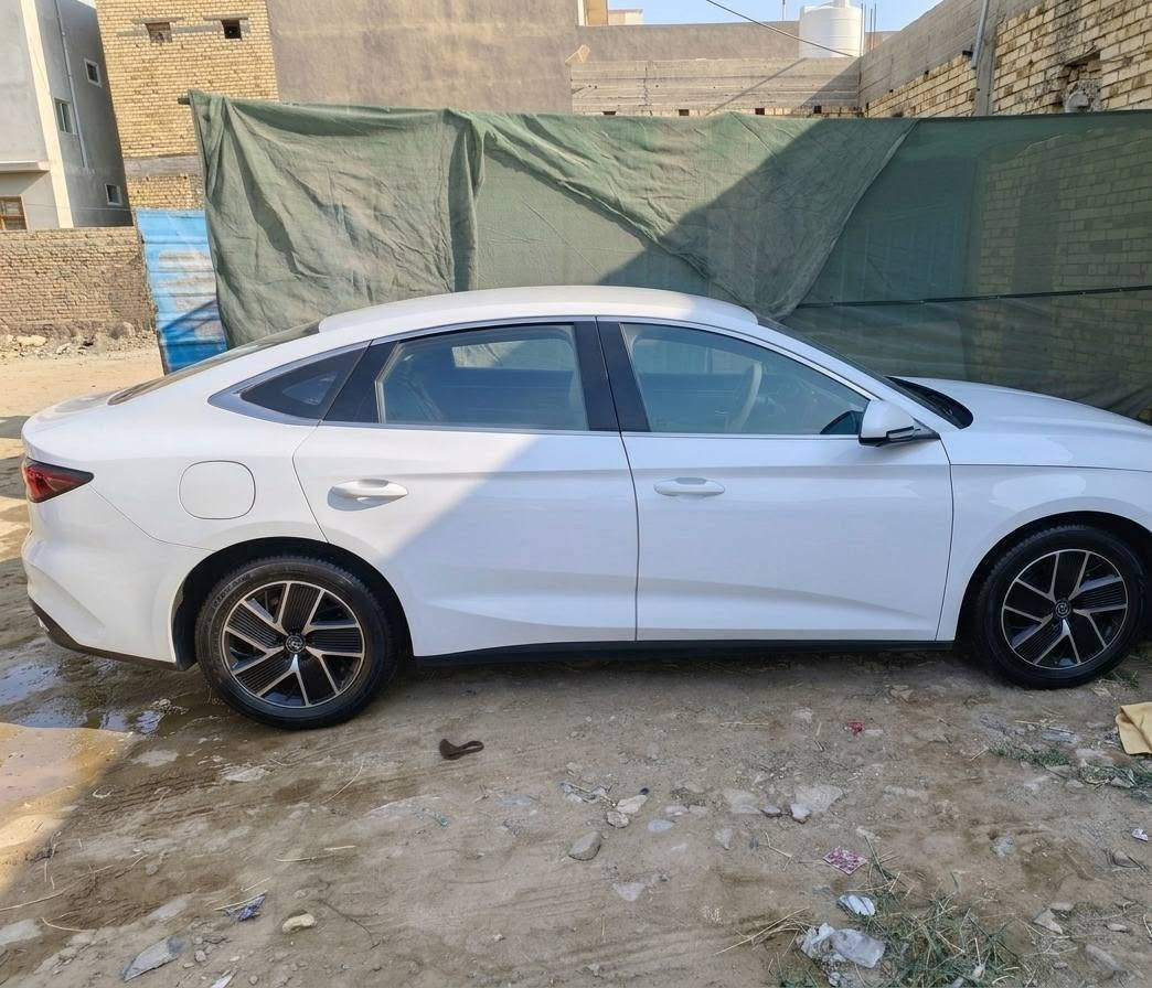 BYD QIN L
بي واي دي كن ال
موديل 2024
تاريخ الانتاج شهر 12 /2024
اسود زيتوني الداخل
شاشة قلاب
كرسي السائق كهرباء
بطارية 80
اللون ابيض
4 كامرات 360 درجه
حساس امامي خلفي جانبي
 زيرو
ماشيه 5000 كيلو
رقم بغداد 
بأسمي السيارة
مكفوله
شخط مابيها
رقم الهاتف

***********
