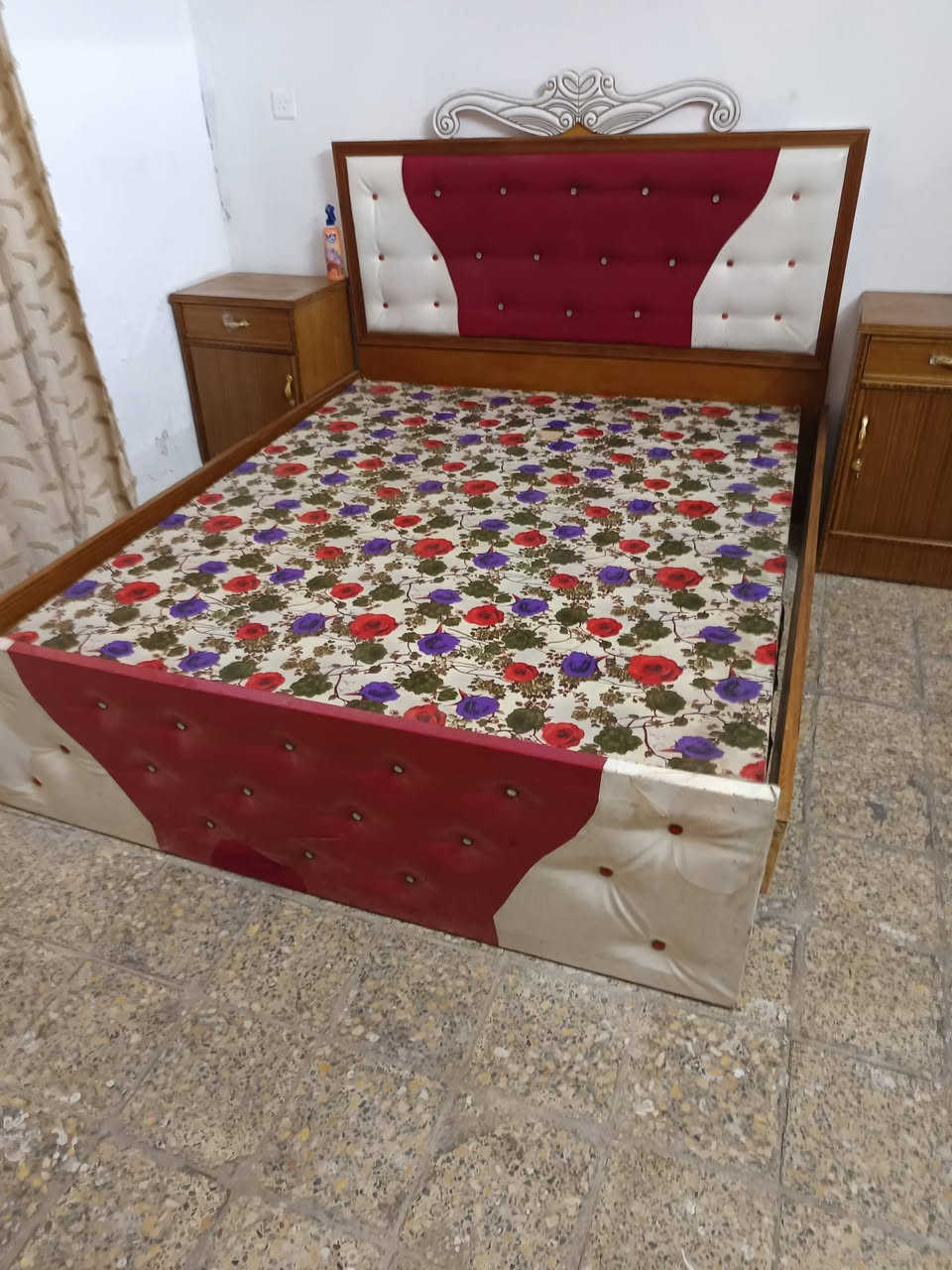 غرفه نوم صاج عراقي داخل خارج نظيفه جدا العنوان بياع التراث ***********

