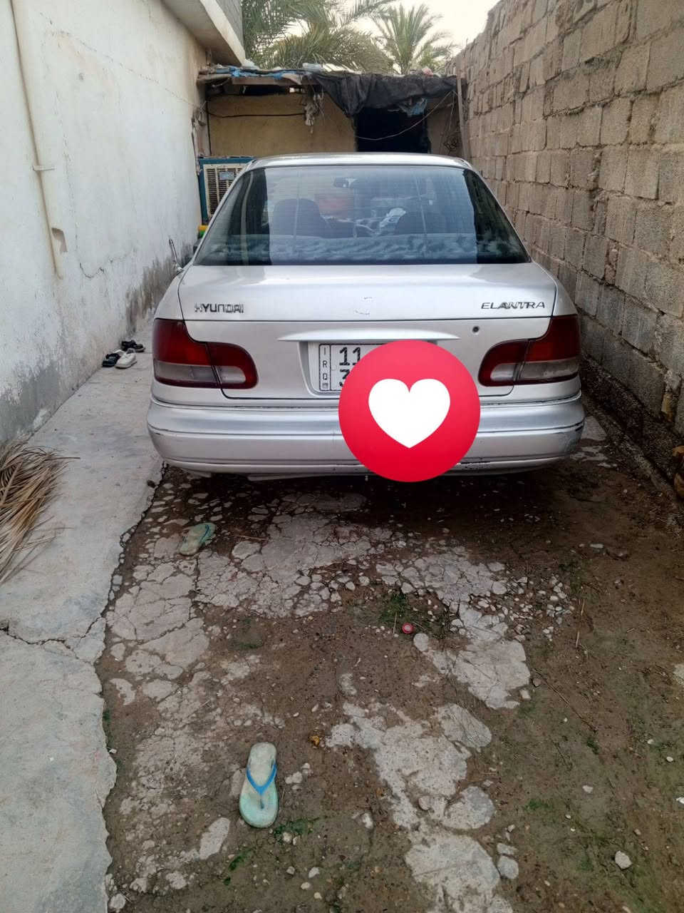 السلام عليكم الانترا موديل 94 كبير اتو  سنويا لل30 فرممات نضيفه كسر خير من الله محرك نضيف مكلف بالنشر هذ رقم صاحب السيارة ***********
