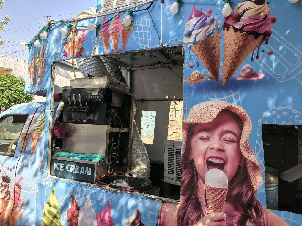 بةناوى خواى كةورة سةيارةى ئايسكريم كامل ئةشيا و جهاز و موليدة و دوو موبةريدة بةس كةسيكى اويت ريك پيى بچيتة ئيش سيعرى ٤٠كةلا و مةعامةلة لةقةلادزيية هةمووشتةكانى بةشةرت ئةدةم سةيارةكة بةشةرتى گيرومةكينة هةمووكارةباى ايش دةكات كامل جوانكاريية ***********واتساب فايبةرى لةسةرة مشتةرى لةخزمةت دام بشدار, السليمانية
