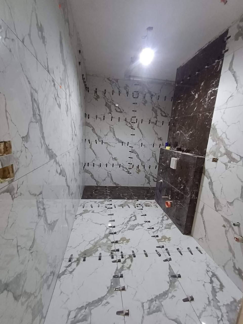 كادر سيراميك وبورسلين ومرمر وكاشي تسليم المهندسين درجه اولى رقم الموبايل وعلى الواتس ***********
