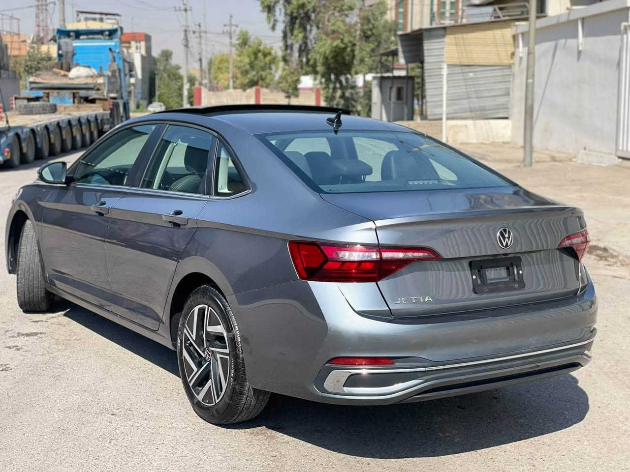 جیتا ٢٠٢٤ فول فول مواسەفات 
شاشە
کامیرە 
٣ مۆدی لێخوڕین eco,normal,sport
کوشین سارد و گەرم 
سوکان هیتەر 
ڕادار 
حەساسی پێش و پشت 
کوشین خەزن
سلاید
زۆر مواسەفاتی تر…..
سەیارەکە فول فول مواسەفاتە و نمونەیە لە جوانی گێر مەکینە هەموو شتەکی بە شەرت
سەیەرەکە دەرکەی پشت سەکنی بۆیاخە یەک بست pdrی هەیە لە چامڵخی پشتەوە پێشی کەپسە و هەمووی بیلادیە بێ ژۆرێ بێ ئێرباگە سەیارەکە لە رەسم چۆنە لە ڕوبەڕوش هەر وایە
سەیارەکەش بە شەرتی ڕەقەمە هەولێر سلێمانی دهۆک 

ڕەقەم تەلەفۆن: 
*********** أربيل, العراق
