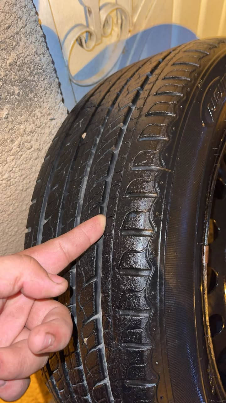 سلاوبوئەدمین 
سلاو برایان جوار ویلوو تایەی عادی بو فروشتن 
ویلەکان لوکن تایەکان باشن 
***********وەتس ئەپ
