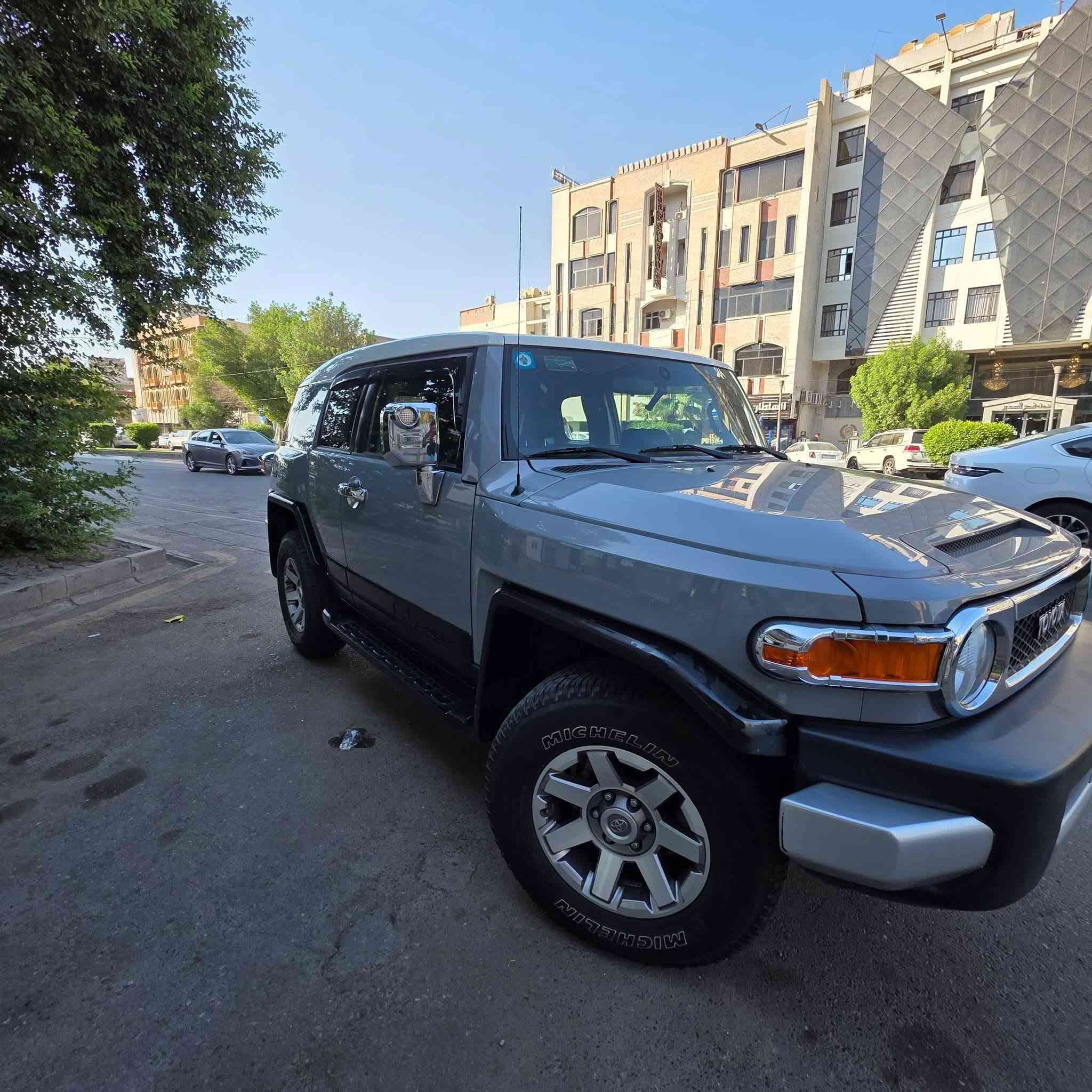 🚘 للبيع | تويوتا FJ كروزر 2020 خليجي 🚘
🔥 فرصة للباحثين عن النظافة والجودة
✅ الموديل: 2020 ✅ وارد: خليجي ✅ الممشى: 115 الف  كم ✅ السيارة بحالة ممتازة جدًا ✅ استخدام شخصي ومحافظة عليها ✅ جاهزة للفحص بأي مركز تختاره
بيه حادث باب السايق. كما موضح بالصوره. ومصلحه.  
💰 السعر: 29 الف.  دولار (قابل للتفاوض بالمعقول)
📍 الموقع: بغداد
📞 للاستفسار: ***********

